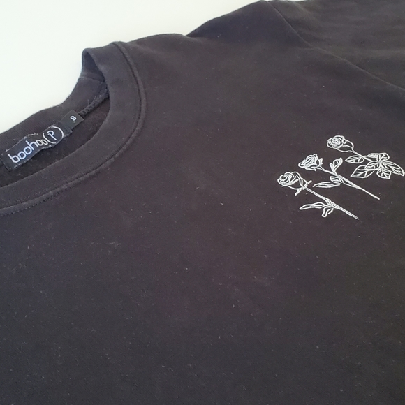 Boohoo Black Rose Geaphic Sweatshirt, Size Small - Picture 3 of 4